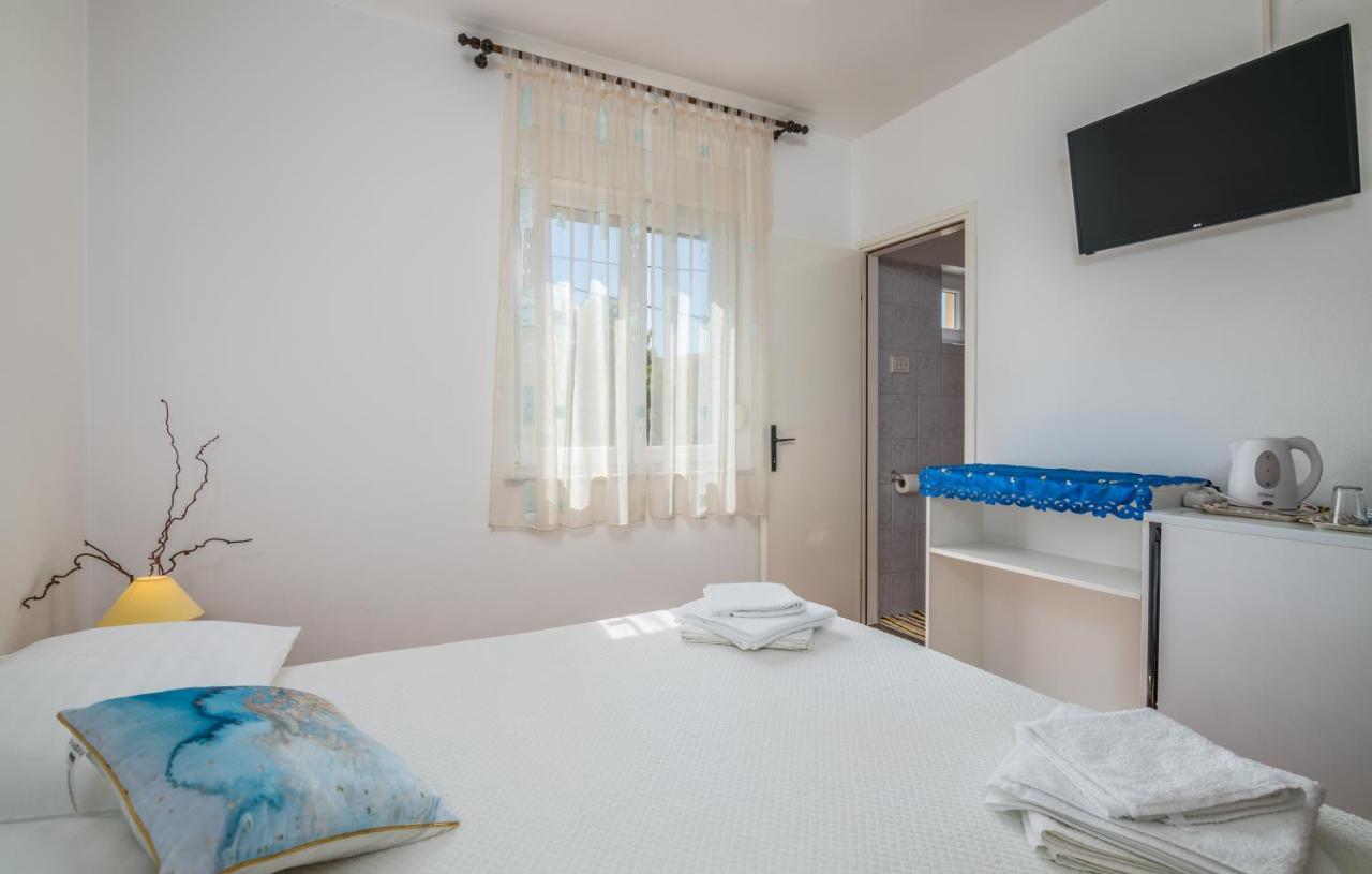Rooms Valentino Vrh  Exterior photo