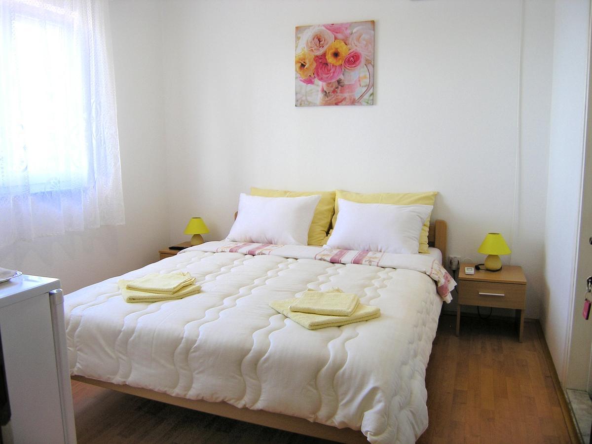 Rooms Valentino Vrh  Exterior photo
